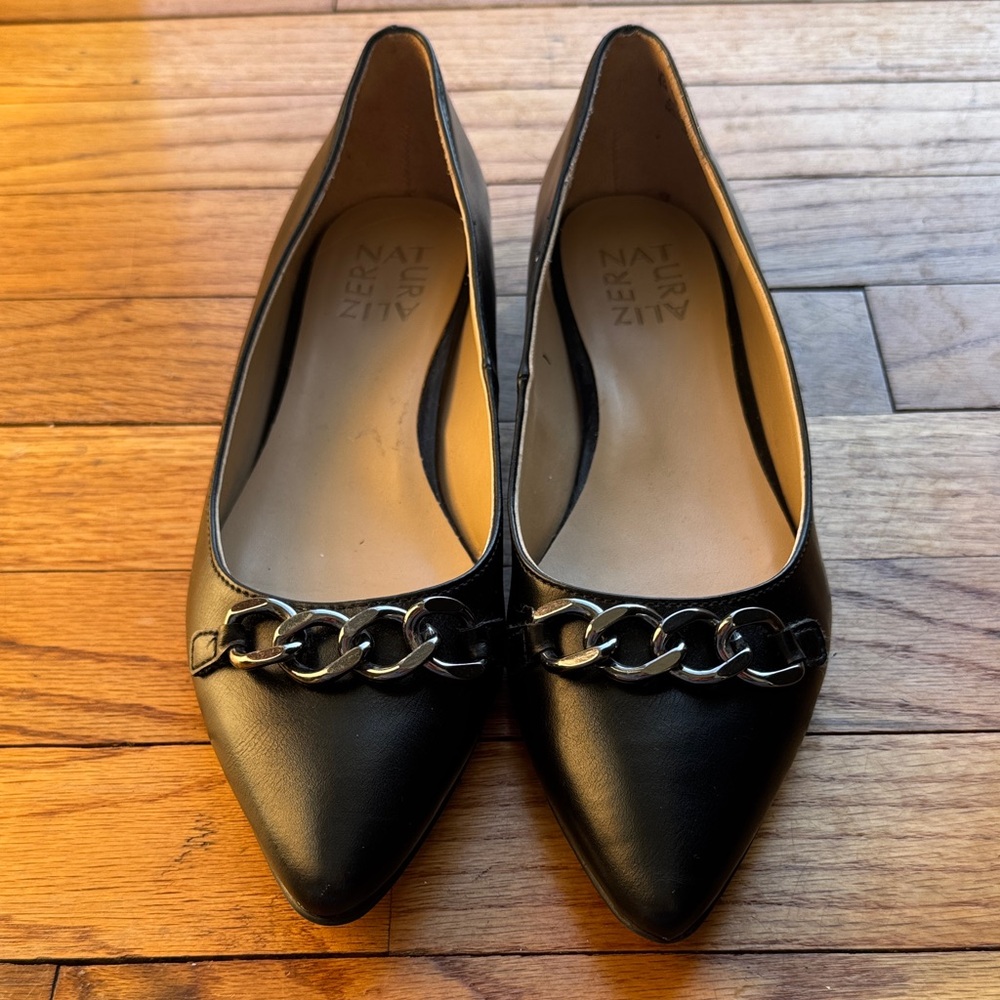 Naturalizer Black Pointed Toe Chain Accent Flats
